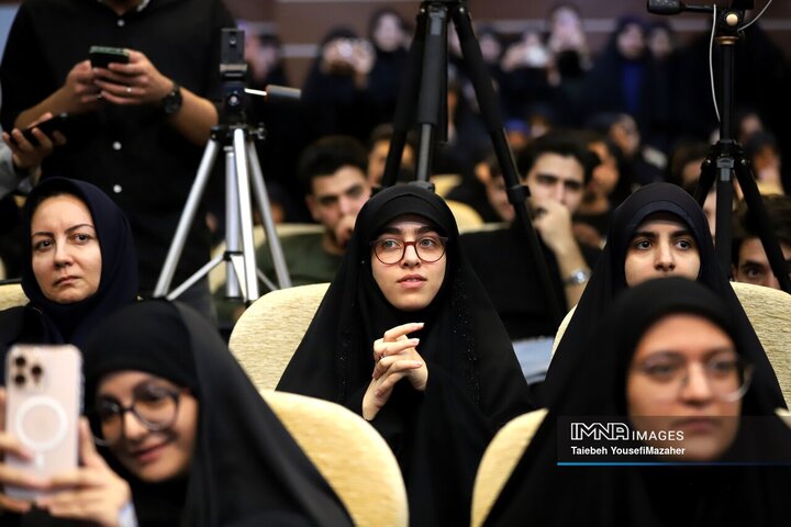 نشست دانشجویان استان همدان با سید عباس عراقچی، وزیر امور خارجه ایران