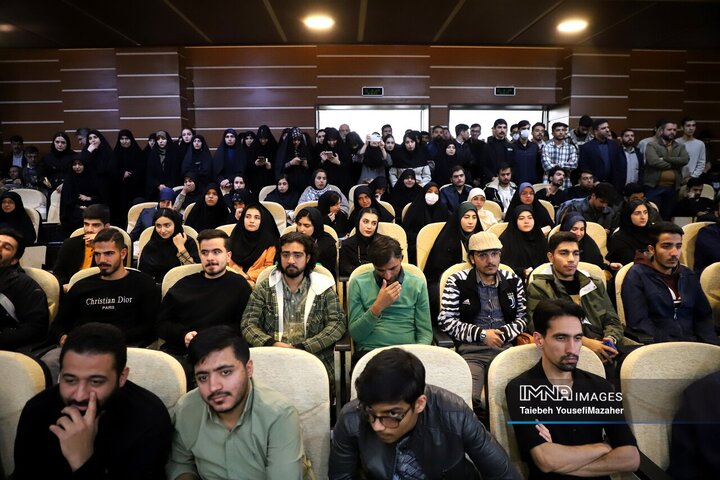 نشست دانشجویان استان همدان با سید عباس عراقچی، وزیر امور خارجه ایران