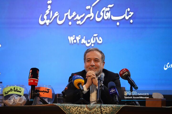 نشست دانشجویان استان همدان با سید عباس عراقچی، وزیر امور خارجه ایران