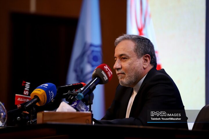 نشست دانشجویان استان همدان با سید عباس عراقچی، وزیر امور خارجه ایران