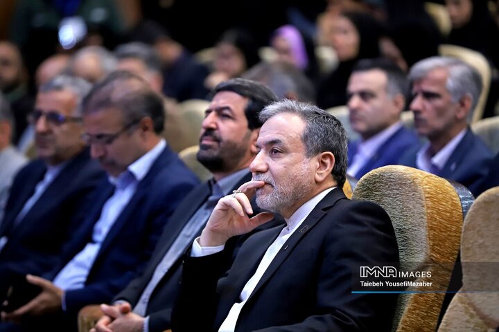 نشست دانشجویان استان همدان با سید عباس عراقچی، وزیر امور خارجه ایران