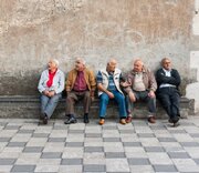 در این کشور شاد و شنگول پیر می‌شوید!