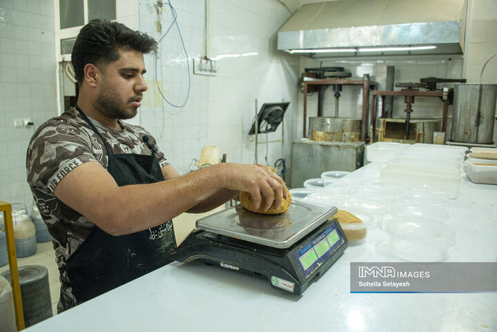 شیرینی ماندگار ; زرقان فارس