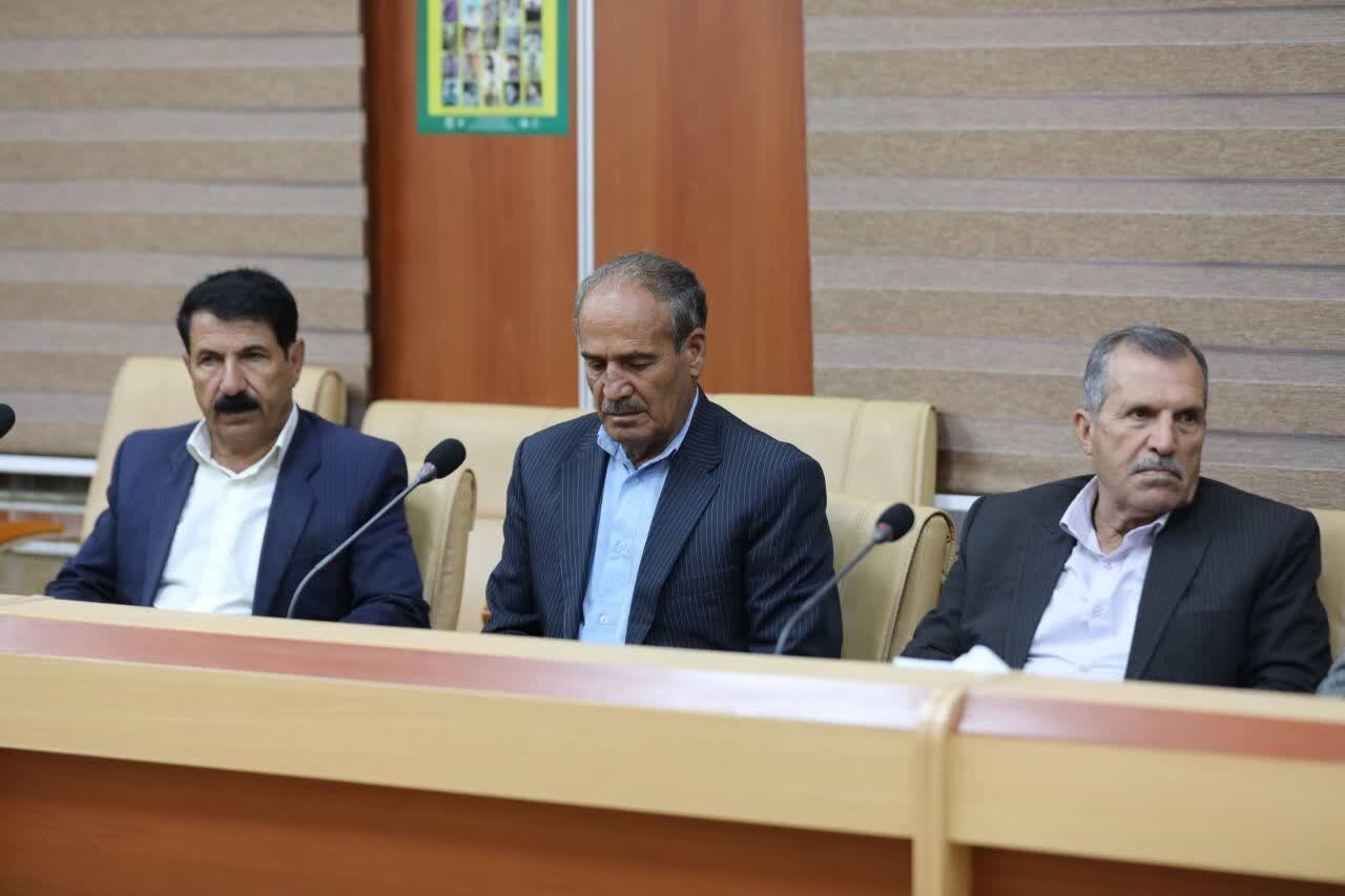 بزرگان و ریش‌سفیدان سرمایه‌ای ارزشمند برای حل اختلاف‌ها و مشکلات اجتماعی هستند