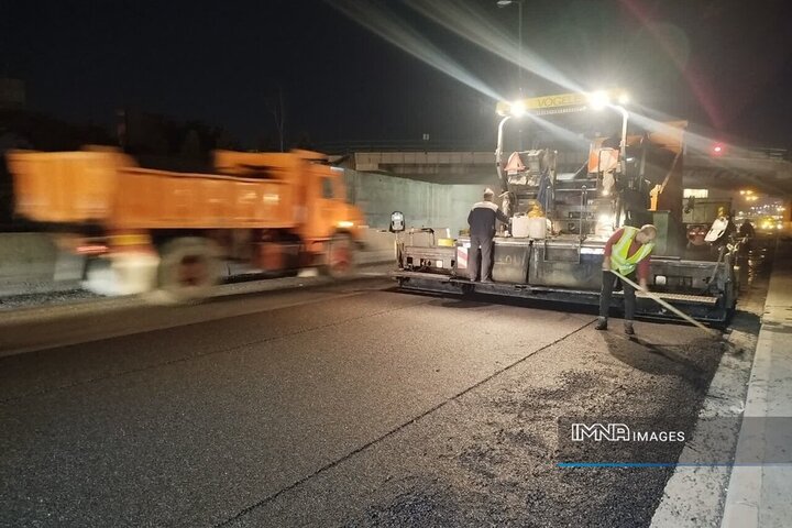 تکمیل عملیات آسفالت‌ریزی ضلع‌غربی بزرگراه شهید خرازی در محدوده منطقه ۲ اصفهان