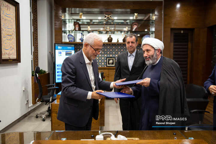 آیین امضای توافق‌نامه همکاری بین سازمان فرهنگ و ارتباطات اسلامی و شهرداری اصفهان