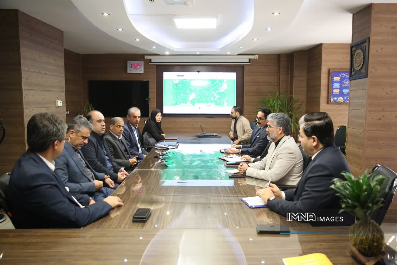 امکان‌سنجی پیاده‌سازی سامانه‌های مبتنی بر اینترنت اشیا در روان‌سازی ترافیک اصفهان