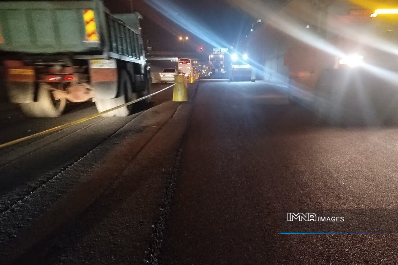 تکمیل عملیات آسفالت‌ریزی ضلع‌غربی بزرگراه شهید خرازی در محدوده منطقه ۲ اصفهان