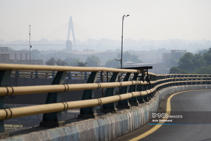 اهواز در محاصره مهِ سمی؛ شاخص کیفیت هوا در وضعیت «بنفش» و «بسیار ناسالم»