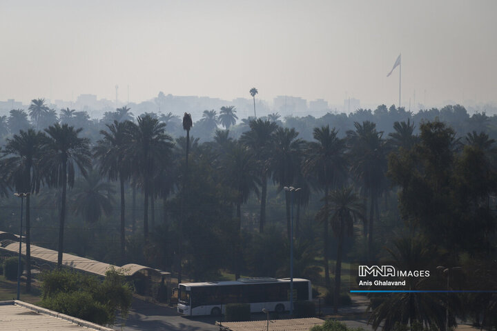 اهواز در محاصره مهِ سمی؛ شاخص کیفیت هوا در وضعیت «بنفش» و «بسیار ناسالم»