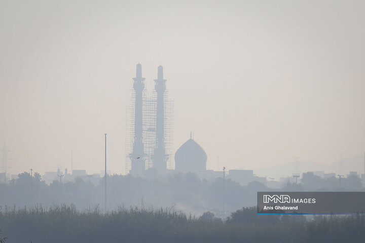 اهواز در محاصره مهِ سمی؛ شاخص کیفیت هوا در وضعیت «بنفش» و «بسیار ناسالم»