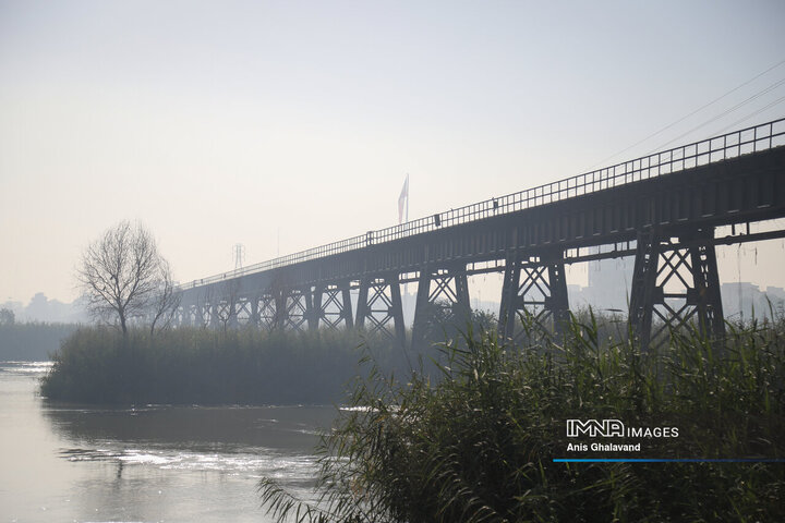 اهواز در محاصره مهِ سمی؛ شاخص کیفیت هوا در وضعیت «بنفش» و «بسیار ناسالم»