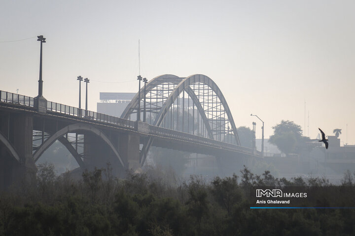 اهواز در محاصره مهِ سمی؛ شاخص کیفیت هوا در وضعیت «بنفش» و «بسیار ناسالم»