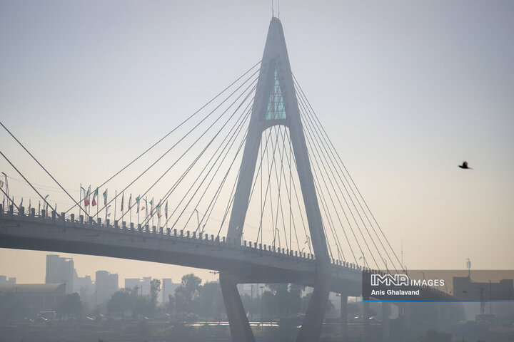 اهواز در محاصره مهِ سمی؛ شاخص کیفیت هوا در وضعیت «بنفش» و «بسیار ناسالم»