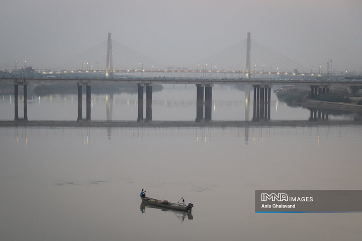 اهواز در محاصره مهِ سمی؛ شاخص کیفیت هوا در وضعیت «بنفش» و «بسیار ناسالم»