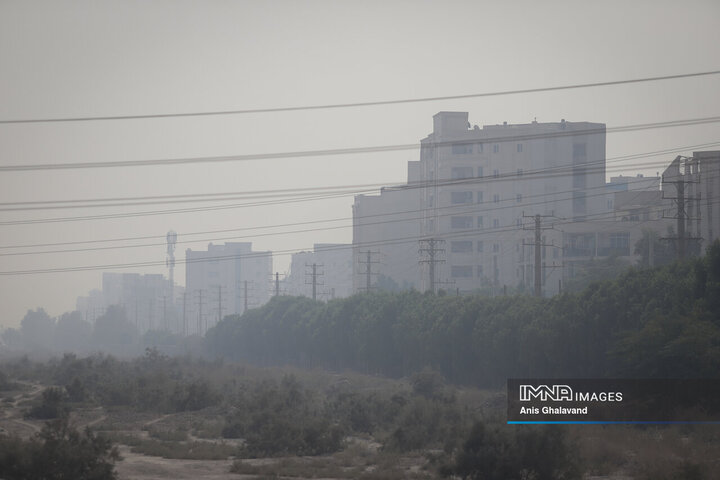 اهواز در محاصره مهِ سمی؛ شاخص کیفیت هوا در وضعیت «بنفش» و «بسیار ناسالم»