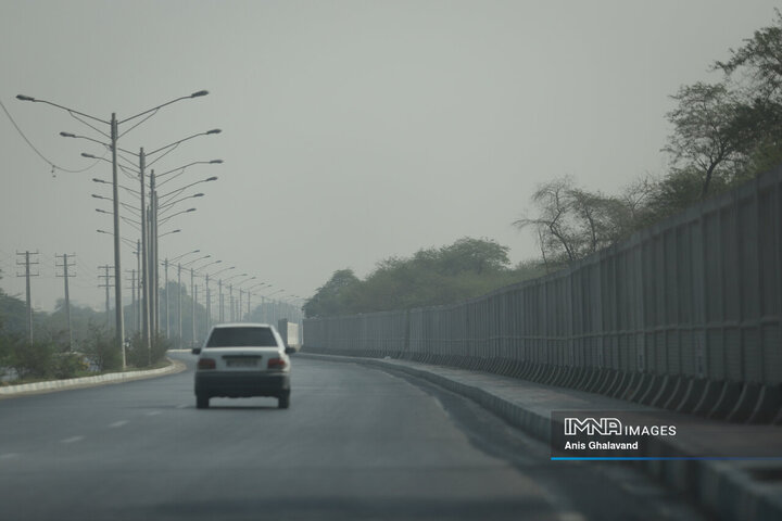 اهواز در محاصره مهِ سمی؛ شاخص کیفیت هوا در وضعیت «بنفش» و «بسیار ناسالم»