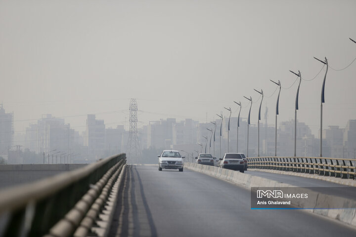 اهواز در محاصره مهِ سمی؛ شاخص کیفیت هوا در وضعیت «بنفش» و «بسیار ناسالم»
