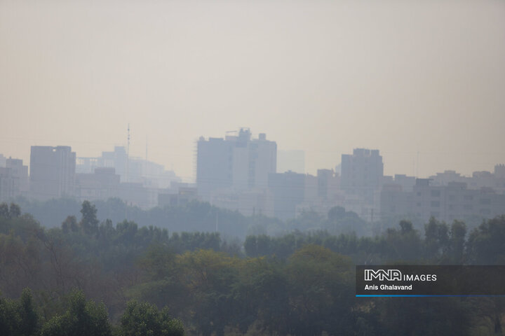 اهواز در محاصره مهِ سمی؛ شاخص کیفیت هوا در وضعیت «بنفش» و «بسیار ناسالم»