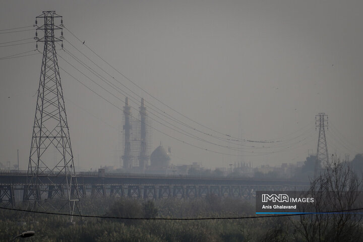 اهواز در محاصره مهِ سمی؛ شاخص کیفیت هوا در وضعیت «بنفش» و «بسیار ناسالم»