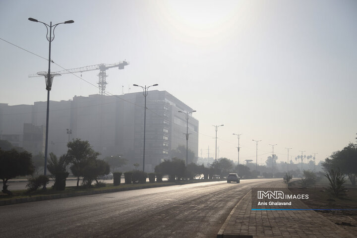 اهواز در محاصره مهِ سمی؛ شاخص کیفیت هوا در وضعیت «بنفش» و «بسیار ناسالم»