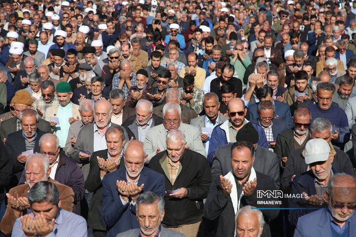 اقامه نماز طلب باران در بجنورد