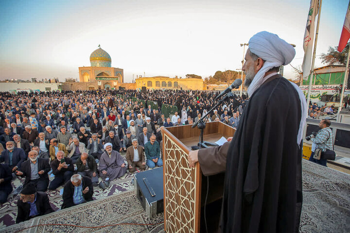 نماز باران، جامعه ایمانی را متنبه می‌کند