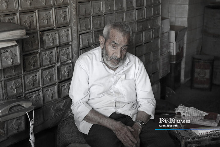 Haj Hossein’s Century-Old Herbal Shop Keeps Isfahan’s Traditions Alive
