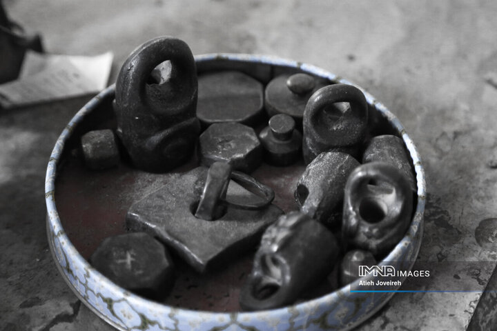 Haj Hossein’s Century-Old Herbal Shop Keeps Isfahan’s Traditions Alive