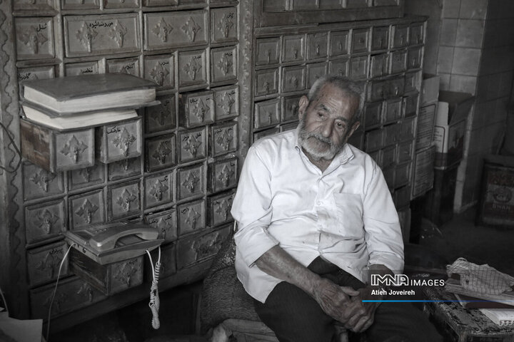 Haj Hossein’s Century-Old Herbal Shop Keeps Isfahan’s Traditions Alive