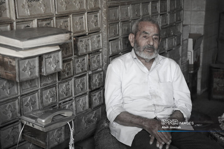 Haj Hossein’s Century-Old Herbal Shop Keeps Isfahan’s Traditions Alive