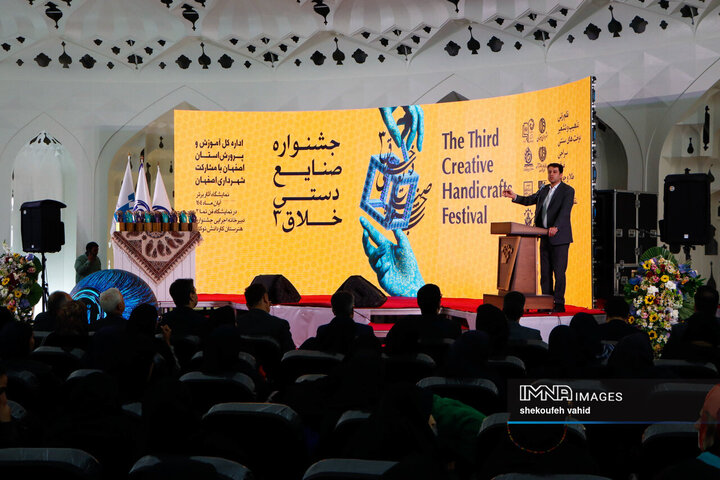 بازدید شهردار اصفهان از نمایشگاه «فن‌نما»