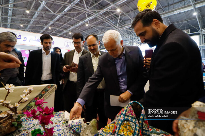 بازدید شهردار اصفهان از نمایشگاه «فن‌نما»