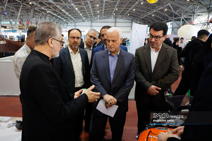 بازدید شهردار اصفهان از نمایشگاه «فن‌نما»