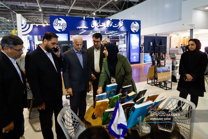 بازدید شهردار اصفهان از نمایشگاه «فن‌نما»