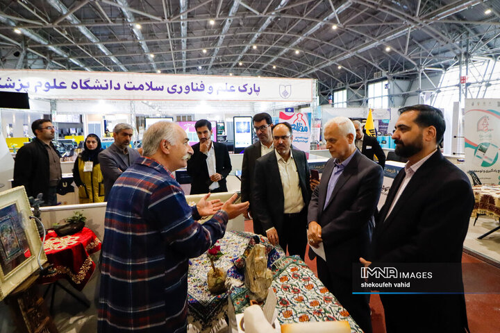 بازدید شهردار اصفهان از نمایشگاه «فن‌نما»