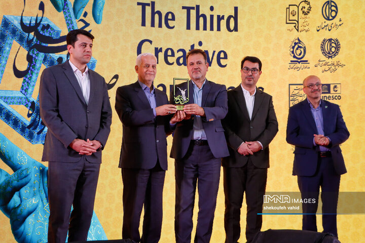 بازدید شهردار اصفهان از نمایشگاه «فن‌نما»