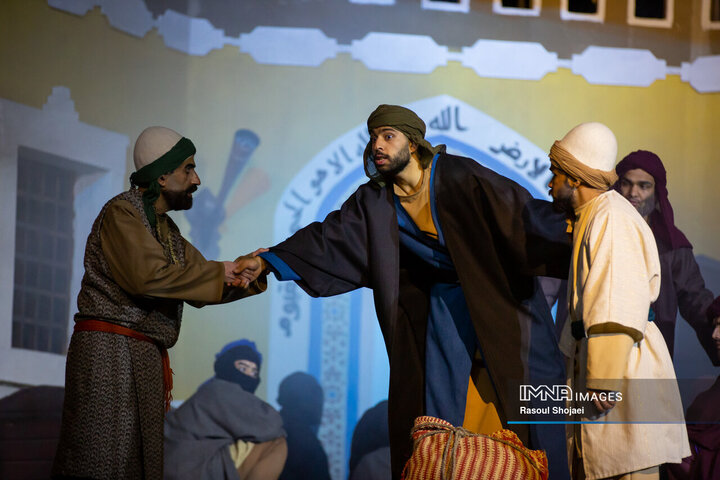 نمایش میدانی «محرمانه»