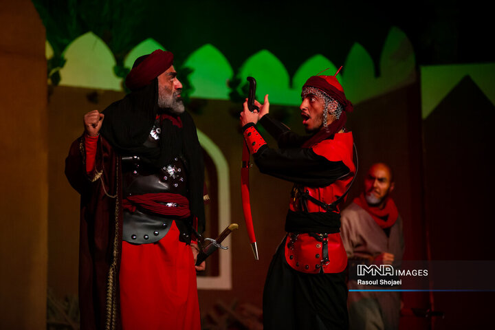 نمایش میدانی «محرمانه»