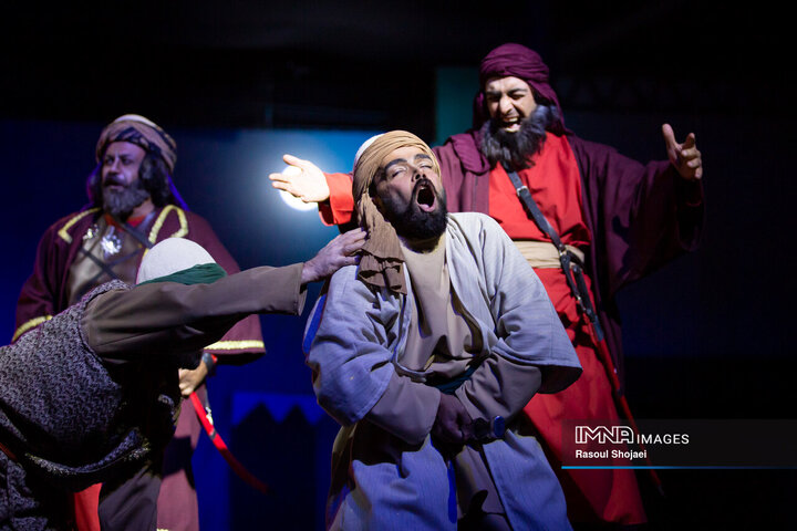 نمایش میدانی «محرمانه»