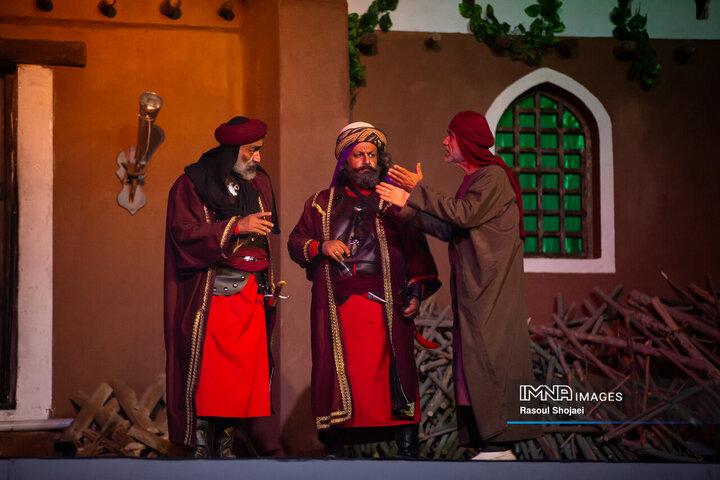 نمایش میدانی «محرمانه»