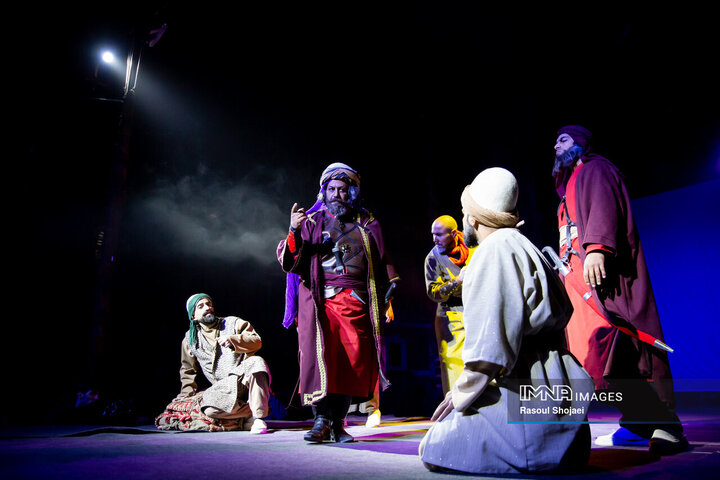 نمایش میدانی «محرمانه»