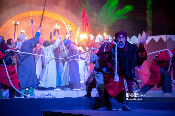 نمایش میدانی «محرمانه»