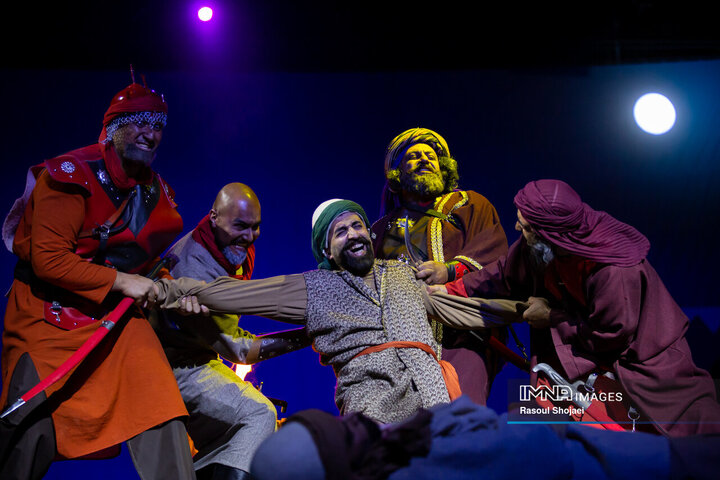 نمایش میدانی «محرمانه»