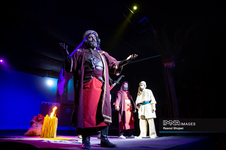 نمایش میدانی «محرمانه»