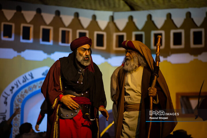 نمایش میدانی «محرمانه»