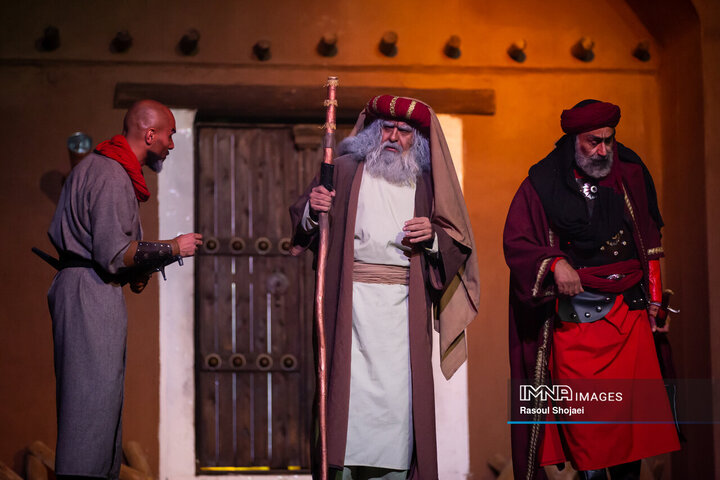 نمایش میدانی «محرمانه»