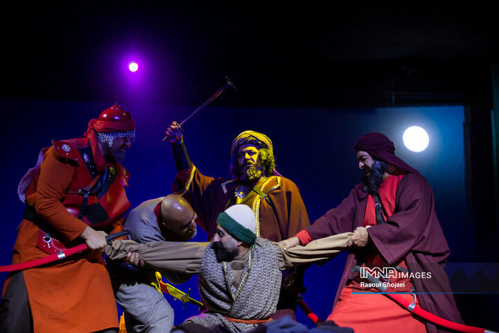 نمایش میدانی «محرمانه»