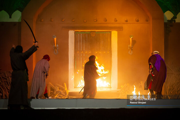 نمایش میدانی «محرمانه»