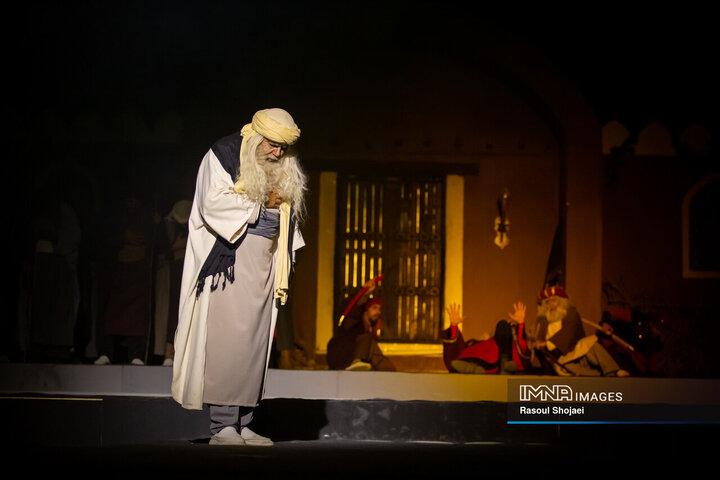 نمایش میدانی «محرمانه»